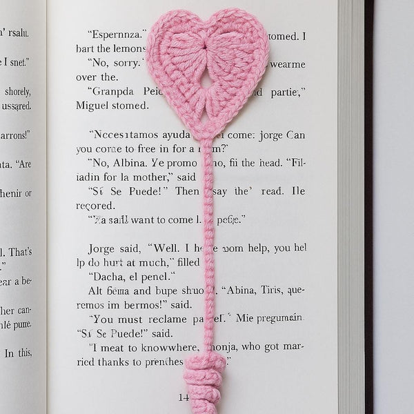 Amigurumi Heart Bookmark – Crochet PDF Pattern (Handmade & Beginner Friendly)