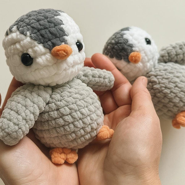 Crochet Penguin Amigurumi Pattern: Beginner-Friendly PDF (No-Sew Design)